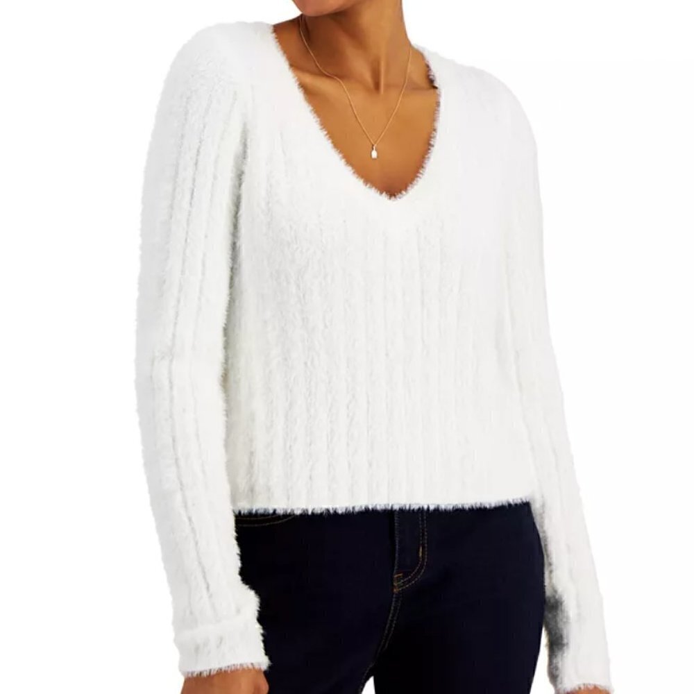 Major Label Group White Fuzzy Rib Knit Sweater Size Medium